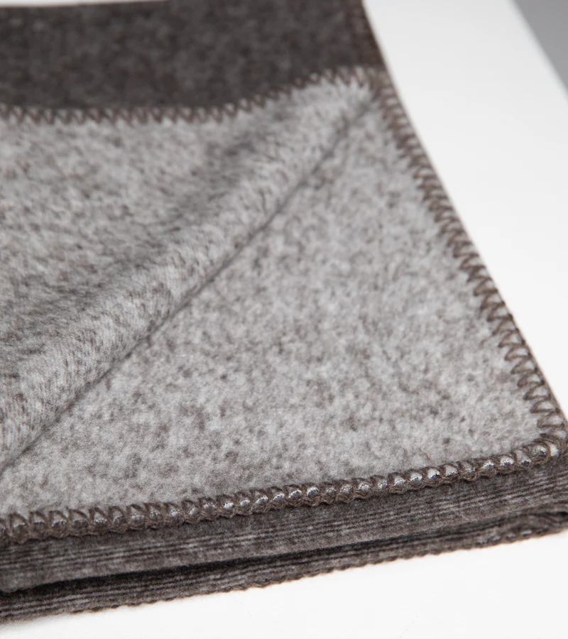 Yuki - Bamboo Blanket for Pets | 2.8 Duepuntootto Design for Dogs