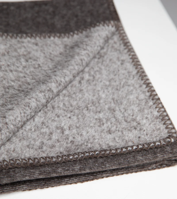 Yuki - Bamboo Blanket for Pets | 2.8 Duepuntootto Design for Dogs