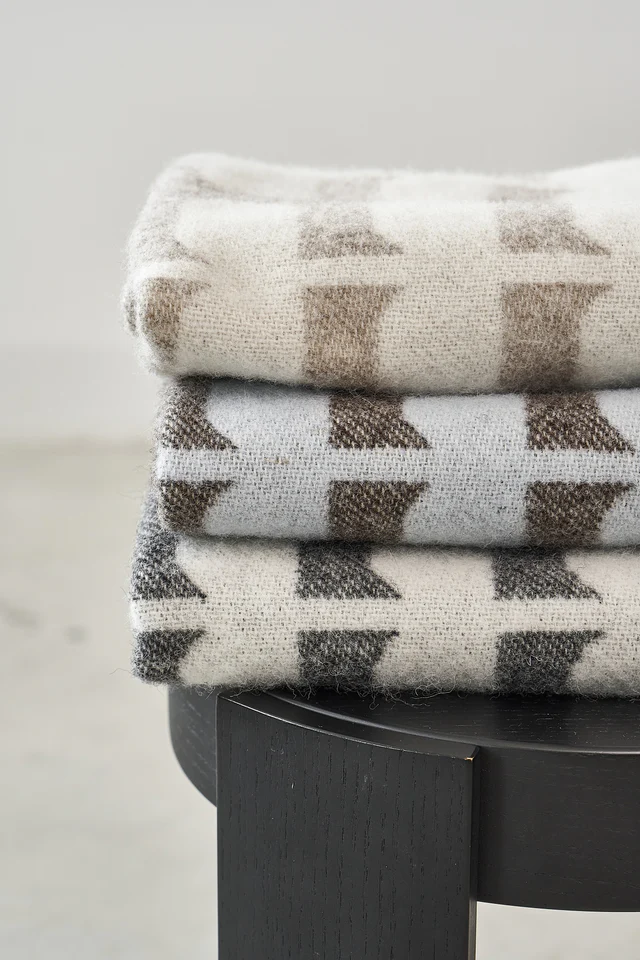 Flora Luxury Dog Blanket 100% Wool - MiaCara Innovative Design